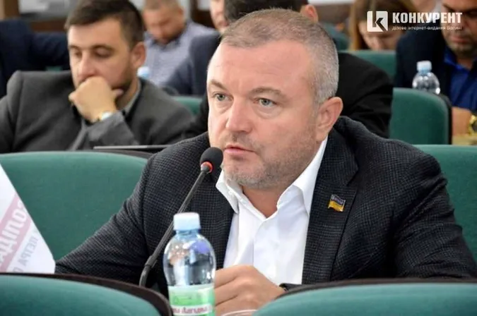 За таке прибирання вулиць у Луцьку потрібно штрафувати, а не премії виписувати, - Андрій Покровський