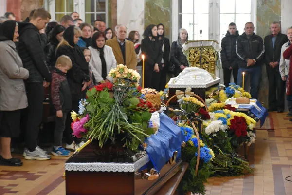 У Луцьку попрощалися із загиблими на Донеччині Олександром Чируком та Іваном Литвіном