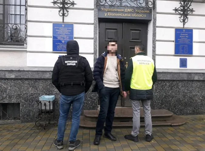 На луцькому ринку зловили нелегала з Азербайджану (фото)