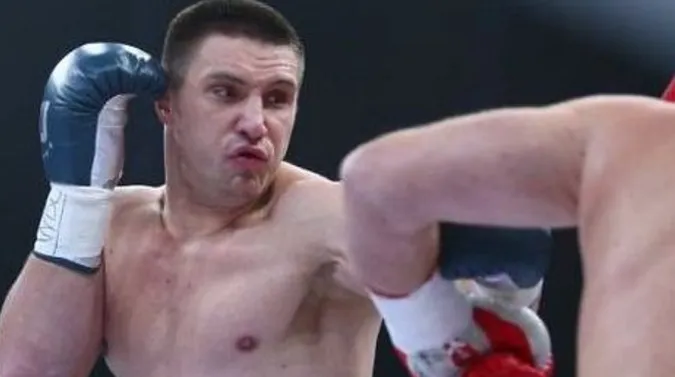 Український боксер «поклав спати» росіянина в першому раунді (відео)