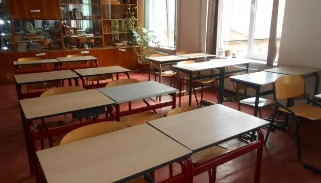 Шкільні парти не стоятимуть рядами: в дію вступили нові норми