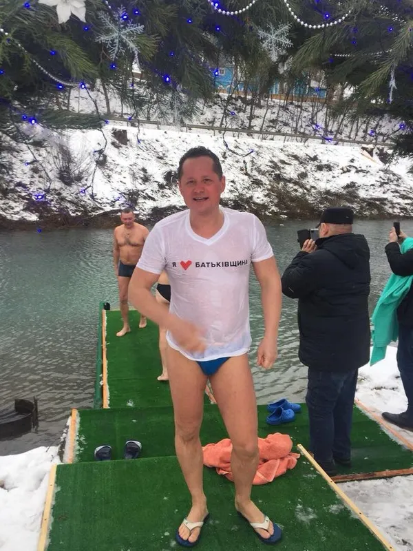 Хто з відомих волинян скупався в ополонці на Водохреще (фото)