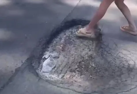 Вся у вибоїнах: в мережі показали дорогу на Світязь (відео)