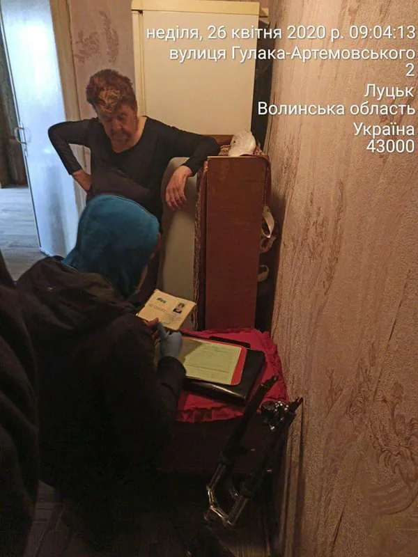 Муніципали «спалили» лучанок, які продавали вдома сурогатний алкоголь (фото)