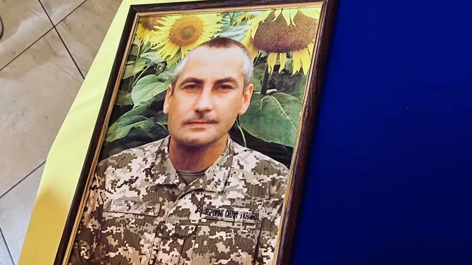 Відспівали у храмі, який зводив із батьком: у Володимирі попрощалися з воїном Сергієм Литовкою (фото)