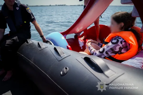 «За п'ять хвилин може статися біда»: водна поліція показала небезпечний бік Світязя (фото)