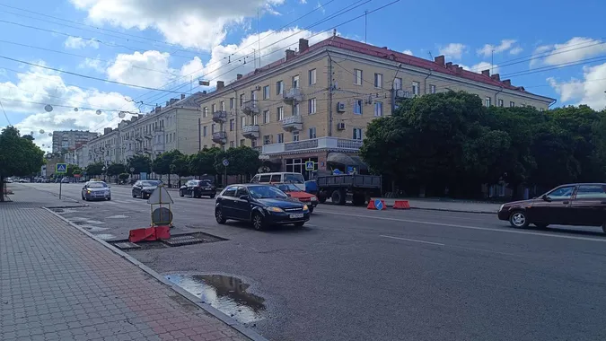 Проспект Волі у Луцьку знову ремонтують (фото)