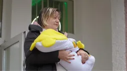Зустрічали побратими: у Володимирі народила дружина загиблого Героя (фото)