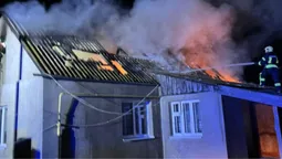 У Луцькому районі горів будинок – на місці працювали рятувальники (фото)