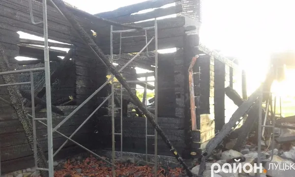 Будівельники спалювали сміття, – сусіди голови Апеляційного суду Волині про будинок, який згорів