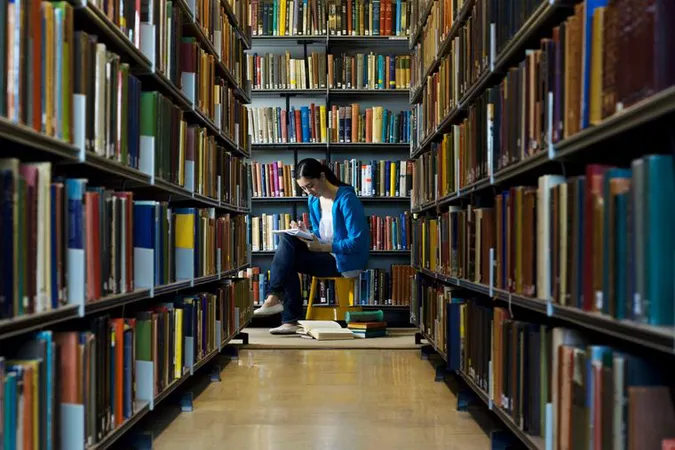 Лучанка обиратиме книги для всіх бібліотек країни