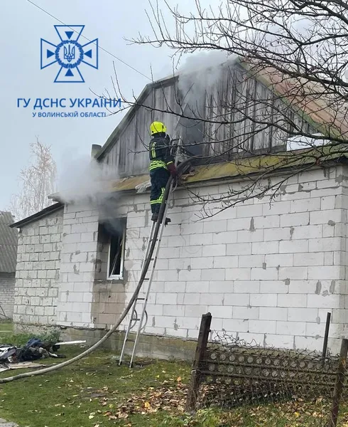 На Любомльщині пожежники врятували життя інваліду (фото)