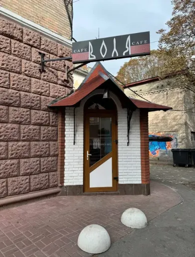 У центрі Луцька продають приміщення волонтерського кафе (фото)