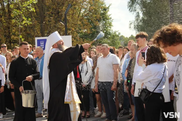 У ЛНТУ провели посвяту першокурсників: танцював навіть робот-гуманоїд (фото)