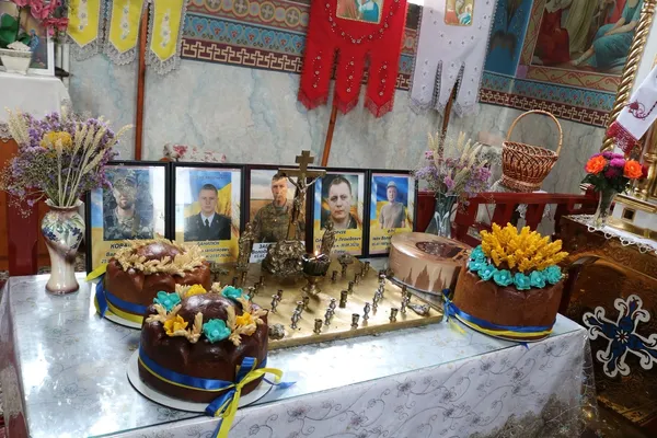 Поховала вже другого сина-Героя: на Волині попрощалися з воїном Романом Юрчуком (фото)
