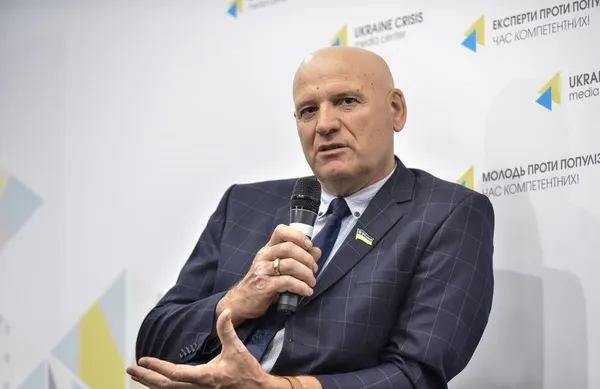 Сортувати, як в Європі: коли кольорові баки з’являться у дворах українців?