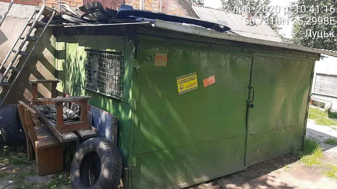 Сміття, гній, кози: на Потебні в Луцьку демонтують сараї (фото)