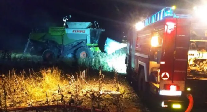 На Волині горіли комбайн і легковик, житлові й господарські будівлі (фото, відео)