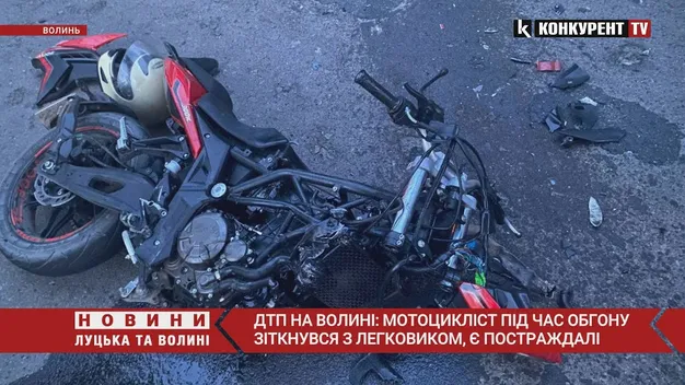 Четверо потерпілих: на Камінь-Каширщині не розминулися авто і мотоцикл (фото, відео, оновлено)