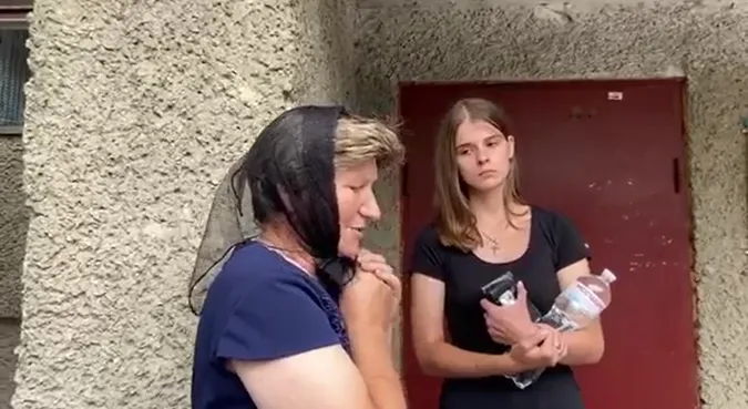 «Він так іздівався»: розповіли про лучанина, який зарубав дружину і доньку (відео)