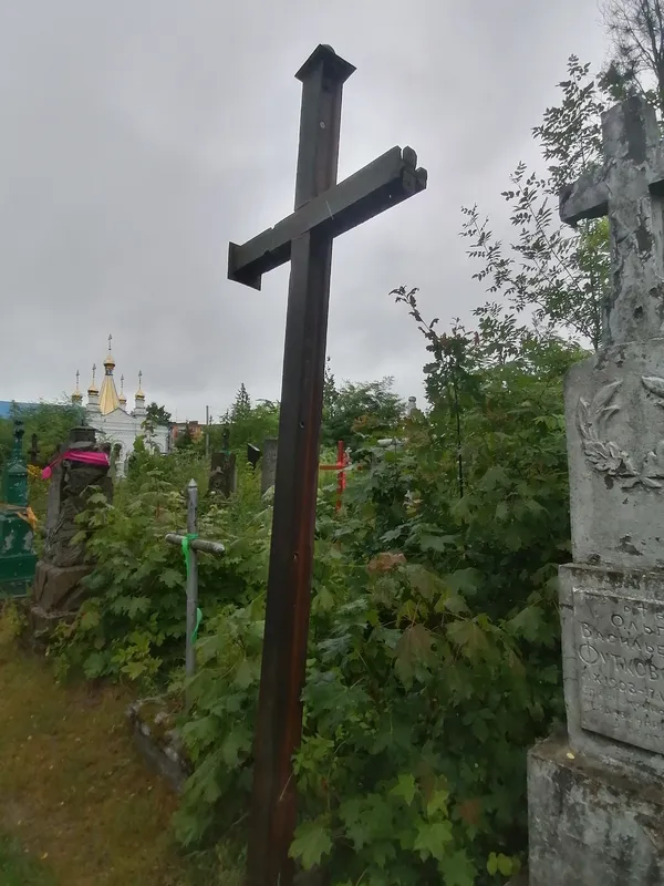 У Ковелі помітили давні могильні хрести з залізничних рейок (фото)