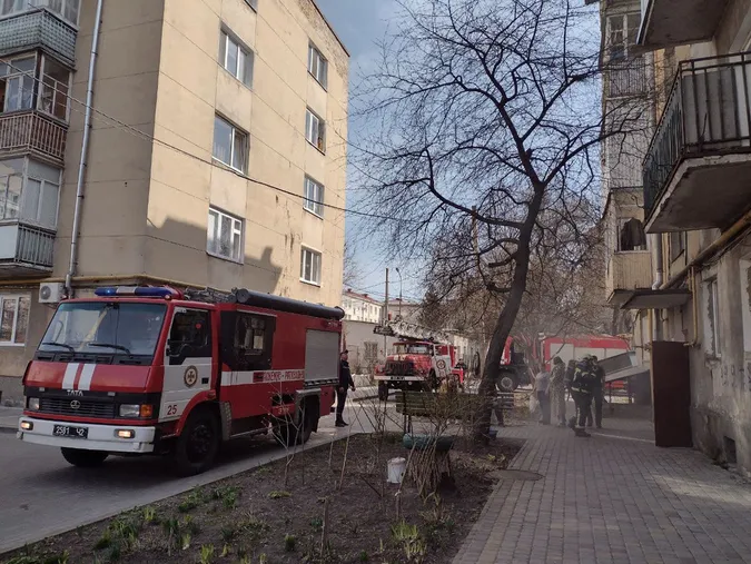 Необережність під час куріння: деталі пожежі в луцькій п’ятиповерхівці (фото)