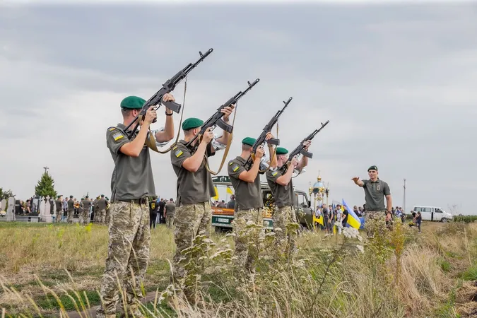 💔На Хмельниччині в останню дорогу провели молодого офіцера Волинського прикордонного загону Артема Кедруна