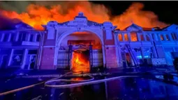РФ вдарила «шахедами» по Одесі – горить легендарний ринок «Привоз» (фото)