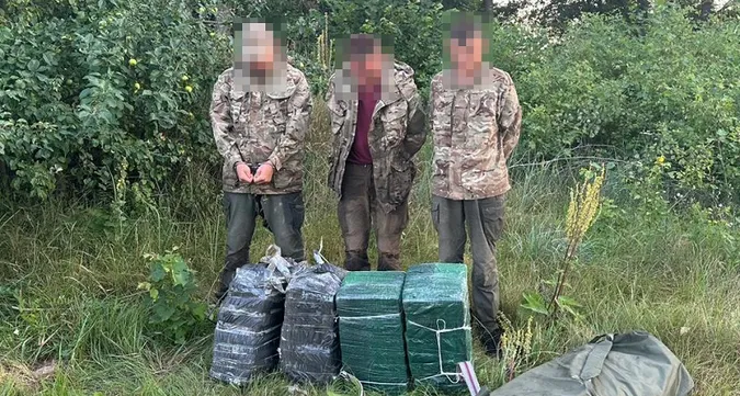 Троє волинян вночі несли сигарети до Польщі. Але не донесли (фото, відео)