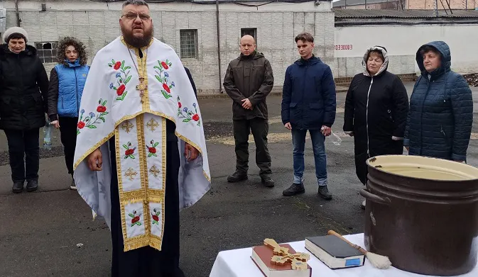 У Луцькому СІЗО освятили каструлю води (фото)