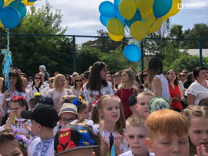 У луцькому ліцеї №9 відгуляли свято початкової школи (фото)
