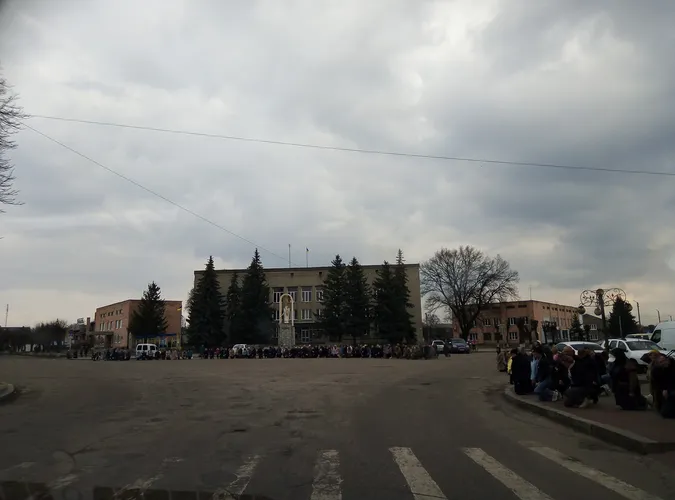 На Волині попрощалися із загиблим воїном Русланом Волохом (фото, відео)