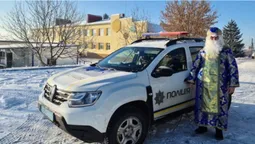 Підгайцівський поліцейський офіцер перевтілився в Святого Миколая та вітає дітей (фото)