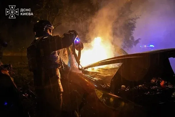 Вбиті люди, руйнування у чотирьох районах: рф ракетами била по Києву