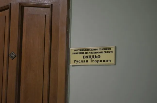 Волинського податківця-хабарника суд залишив на посаді