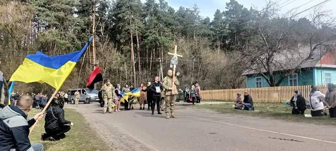 У 25 загинув за Україну: поховали молодого Героя Пархомчука Олександра (фото)