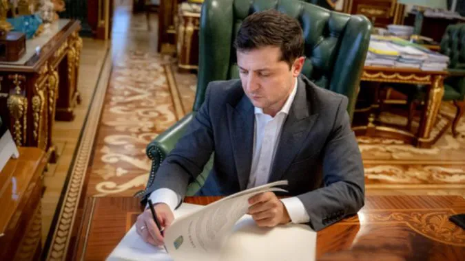Відповідальність за неповагу до суддів ВАКС: Зеленський підписав закон
