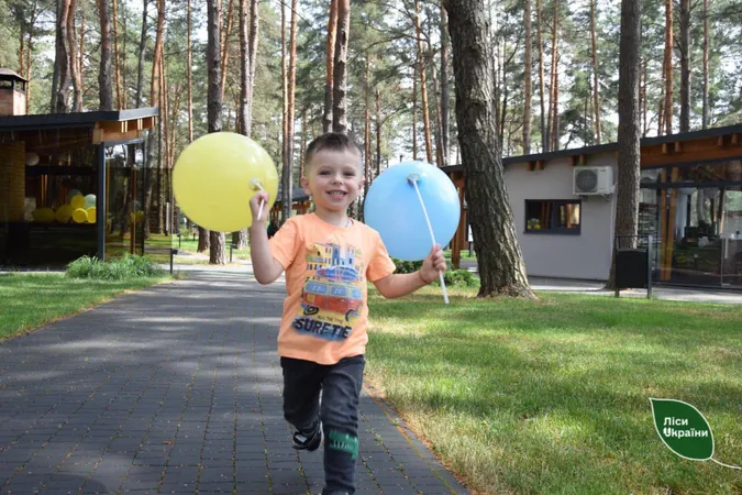 В екокомплексі «Лісовичок» на Волині сьогодні усіх дітей пригощають морозивом (фото)
