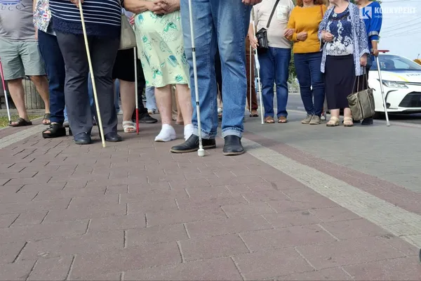 Дискримінація незрячих? – у Луцьку пройшла нова хода безбар’єрності (фото)