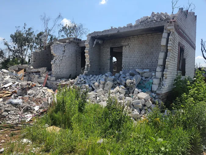 Луцькі волонтери показали модульні містечка, які зводять для людей, що втратили житло (відео)