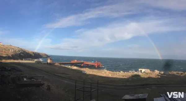 На ворожому крейсері біля Зміїного були 1500 вояків проти 80 українських військових (фото)