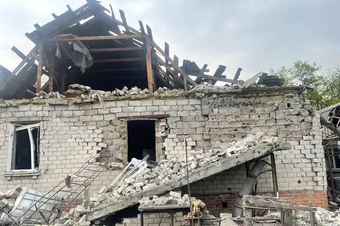 Окупанти вдарили з «Ураганів» по центру Зеленодольська – є загиблий і поранені