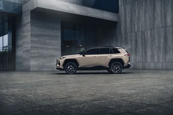 Оновлена Toyota RAV4: що пропонує нове покоління кросовера