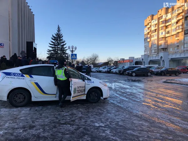 Луцьк покрився льодом: на дорогах міста – ожеледиця (фото)
