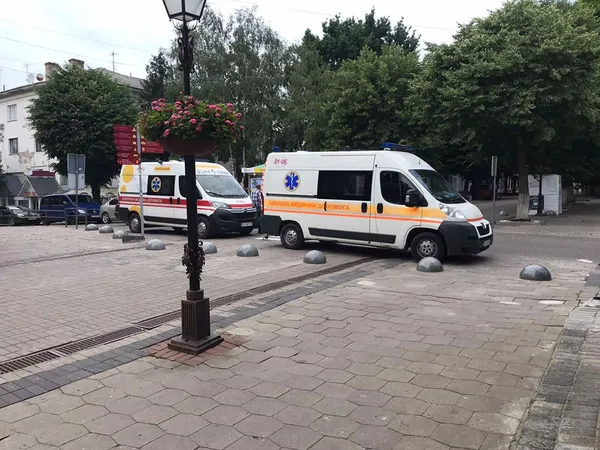 У Луцьку «швидка» забрала жінку із судового засідання (фото)