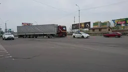 У Луцьку – аварія за участю вантажівки: є постраждалі (фото) 