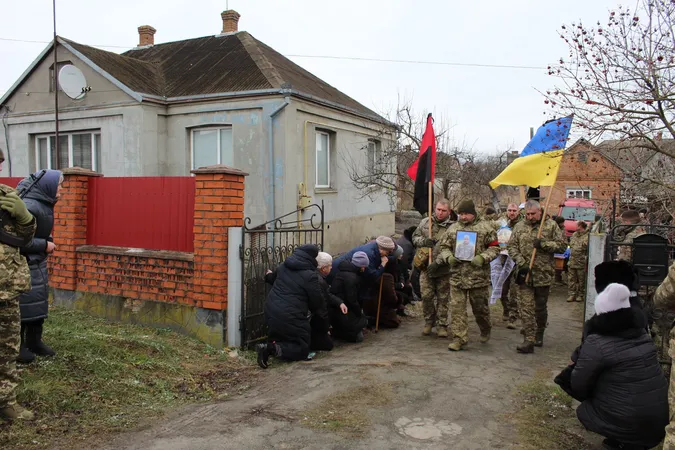У Рожищі попрощалися із загиблим воїном Павлом Бурцем (фото)