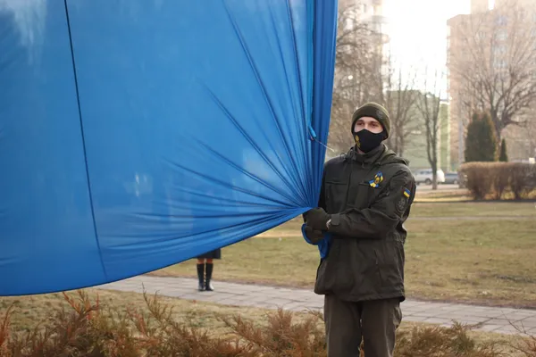 Прапори та сотні людей: як у Луцьку святкували День єднання (фото, відео)