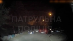У Луцьку вночі п'яний на «рено» втікав від патрульних і в'їхав у припарковане авто (відео)