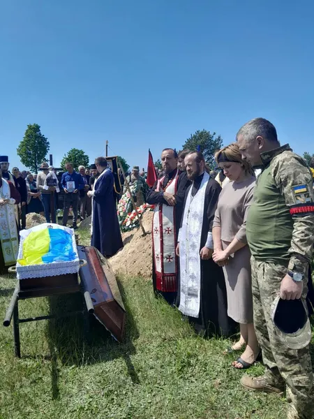 Залишилось двоє синів: у Колківській громаді попрощалися із Героєм Іваном Соколом (фото)